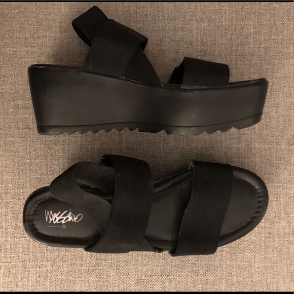 Platform Sandals - Picture 1 of 4